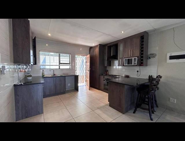 2 BEDROOM TOWNHOUSE FOR SALE IN ORIEL